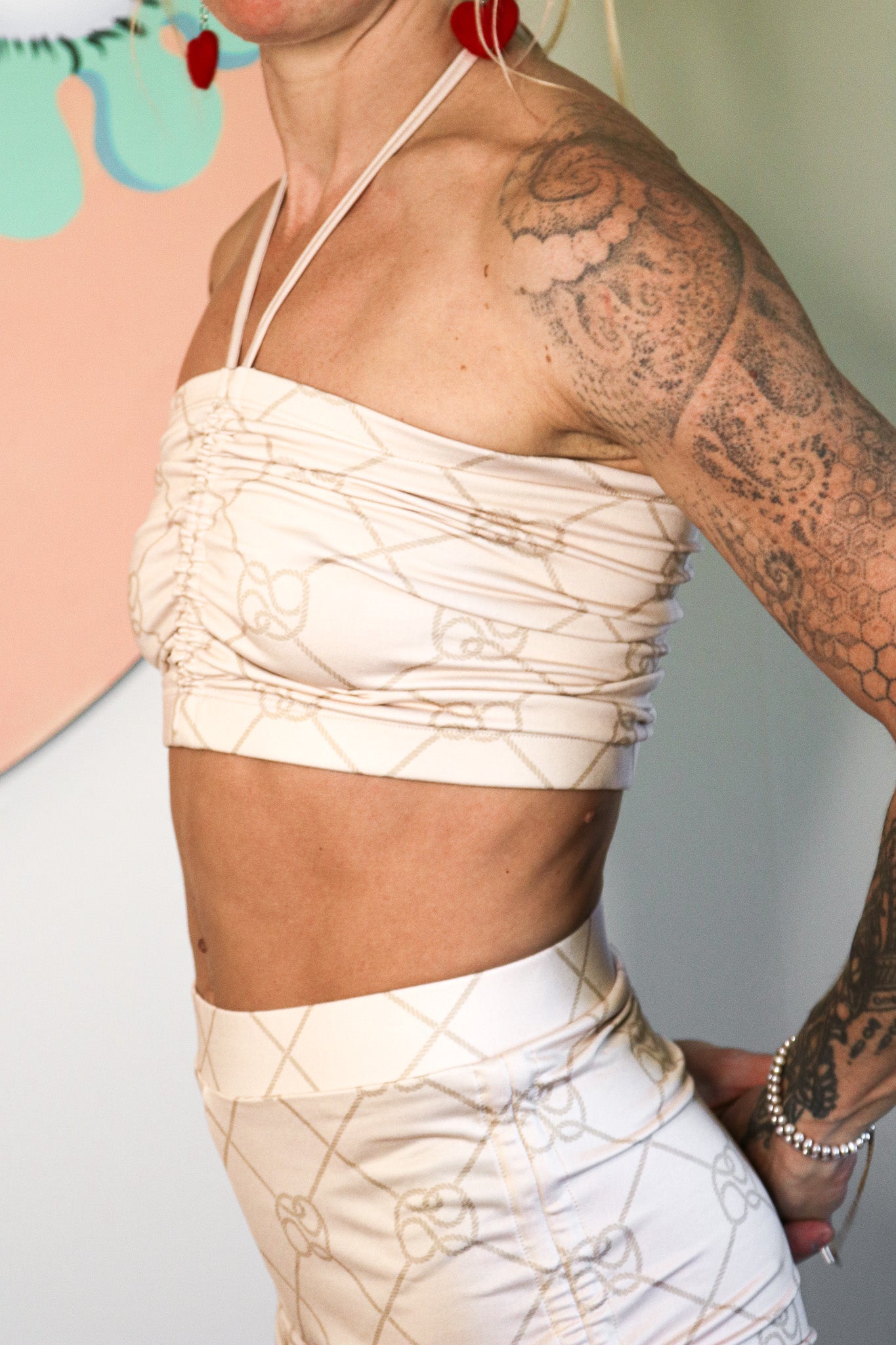 HARD KNOT SCRUNCH TOP BEIGE