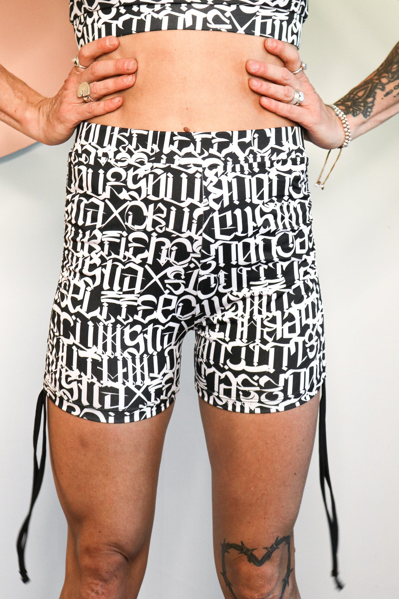 SECRET SNAX SCRUNCH SHORTS WHITE