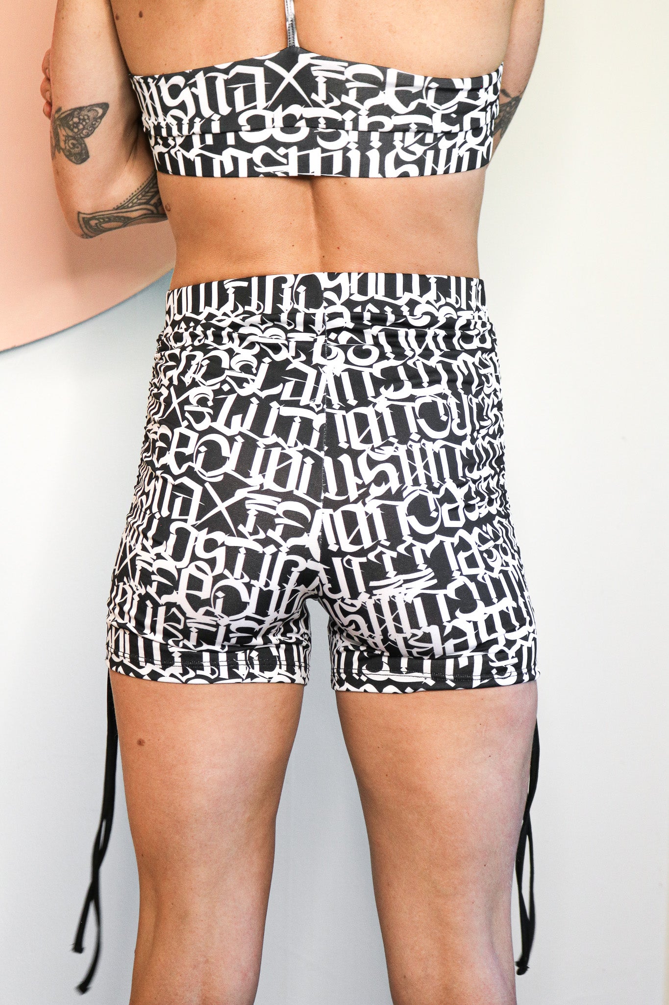 SECRET SNAX SCRUNCH SHORTS WHITE